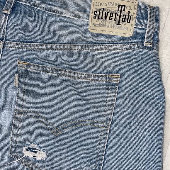 Levis SilverTab Mom Short | Size 32 - Picture 2 of 13